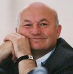 Il Presidente russo licenzia il sindaco omofobo di Mosca Yuri Luzhkov