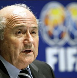 Blatter, tifosi gay non avranno problemi ai Mondiali in Qatar, ma si astengano dal sesso.