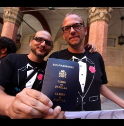 Il vescovo Urso: ‘Lo Stato riconosca l’unione gay’