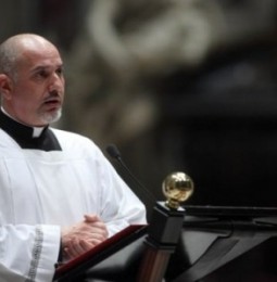 Cocaina e sesso: la doppia vita di Padre Alberto Bastoni