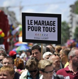 Nozze gay, 100.000 in piazza a Parigi
