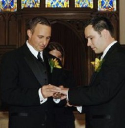 Vaticano apre a coppie gay: solo un fuoco di “Paglia”?