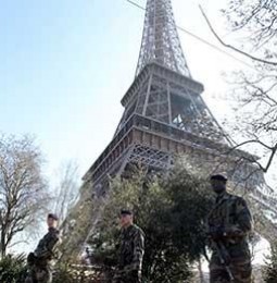 Evacuata la Tour Eiffel