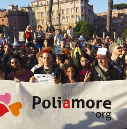 Il Poliamore sbarca in Sardegna: non si sceglie di chi ci si innamora