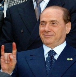 Berlusconi: depositato esposto contro il Premier per frasi offensive sui gay