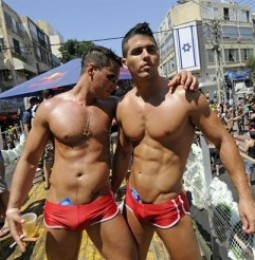 Turismo: il gay spende e non ha figli, l’industria guarda a loro