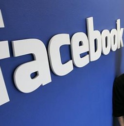 Facebook aggiunge due nuovi status: convivenza e in unioni civili.