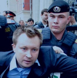Russia. Manifesta davanti al municipio. Condannato per “propaganda omosessuale”