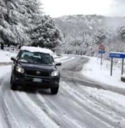 Freddo e gelo in tutta la Sardegna: fiocchi di neve anche sulle spiagge
