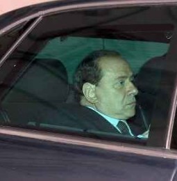 Berlusconi: ad un gay non saprei dire di no <em>(ma lui si a te!)</em>
