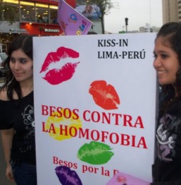 Perù: cattolici in marcia per bloccare “besos contra la homofobia”