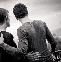 Francia: nel 2013 matrimonio e adozioni per coppie gay e lesbiche