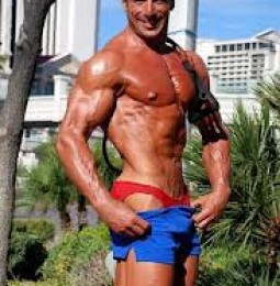 Mr Universo 2012 è di Cagliari. Mostra i muscoli: vince a Chicago