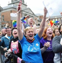 L’Irlanda sceglie l’uguaglianza. L’arcivescovo di Dublino: “Rivoluzione”