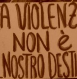Stickers contro la violenza sulle donne: apericena per la campagna di Onda Rosa