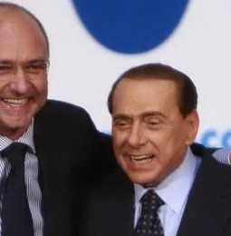 Show di Berlusconi in Sardegna “Toti mi ama, ma non siamo gay”