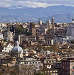 Omofobia a Roma, ragazzo gay picchiato e insultato