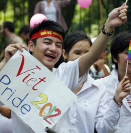Vietnam: matrimoni gay non riconosciuti ma non più vietati