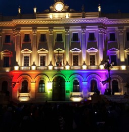 La provincia rainbow per le vittime di Orlando