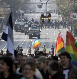 Nazionalisti e religiosi non fermano il Gay pride di Belgrado