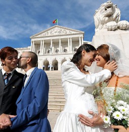 Matrimoni gay simbolici a Cagliari, dirsi “si” in una chiesa