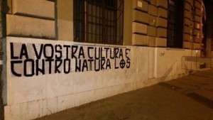 scritte_omofobe_roma_lottastudentesca